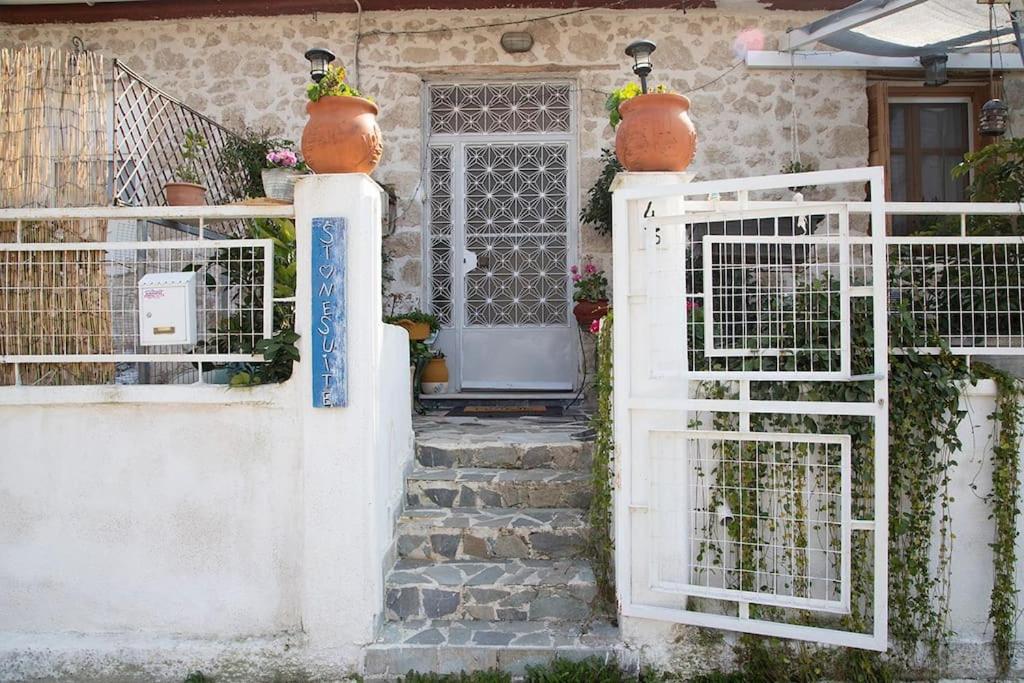 Stone Suite In The Center Of Korinth Exterior foto
